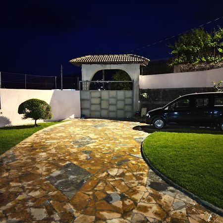 Shena Guest House จีโรคาสเตอร์ ภายนอก รูปภาพ