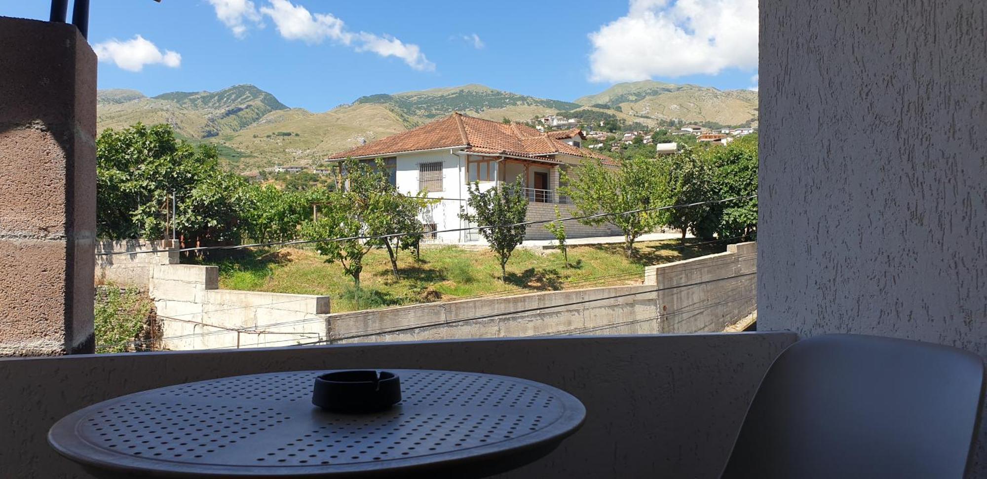 Shena Guest House จีโรคาสเตอร์ ภายนอก รูปภาพ