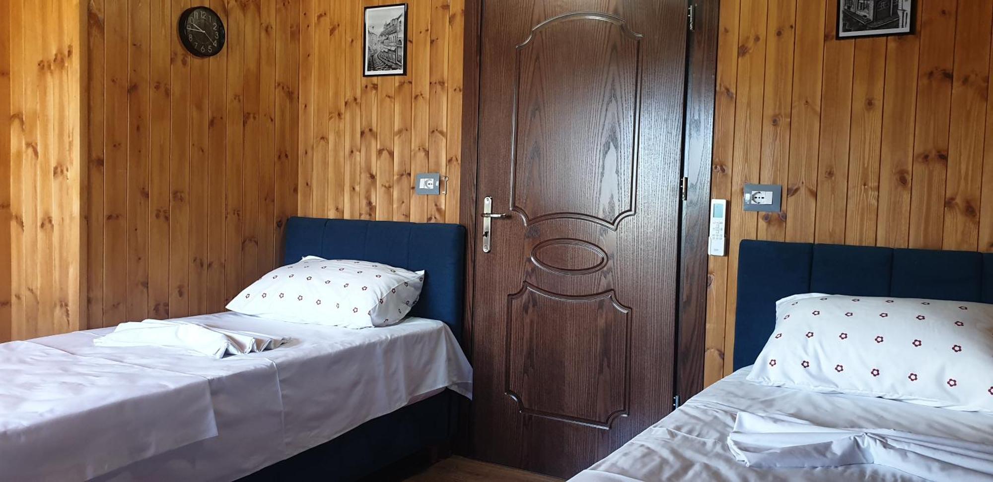 Shena Guest House จีโรคาสเตอร์ ภายนอก รูปภาพ