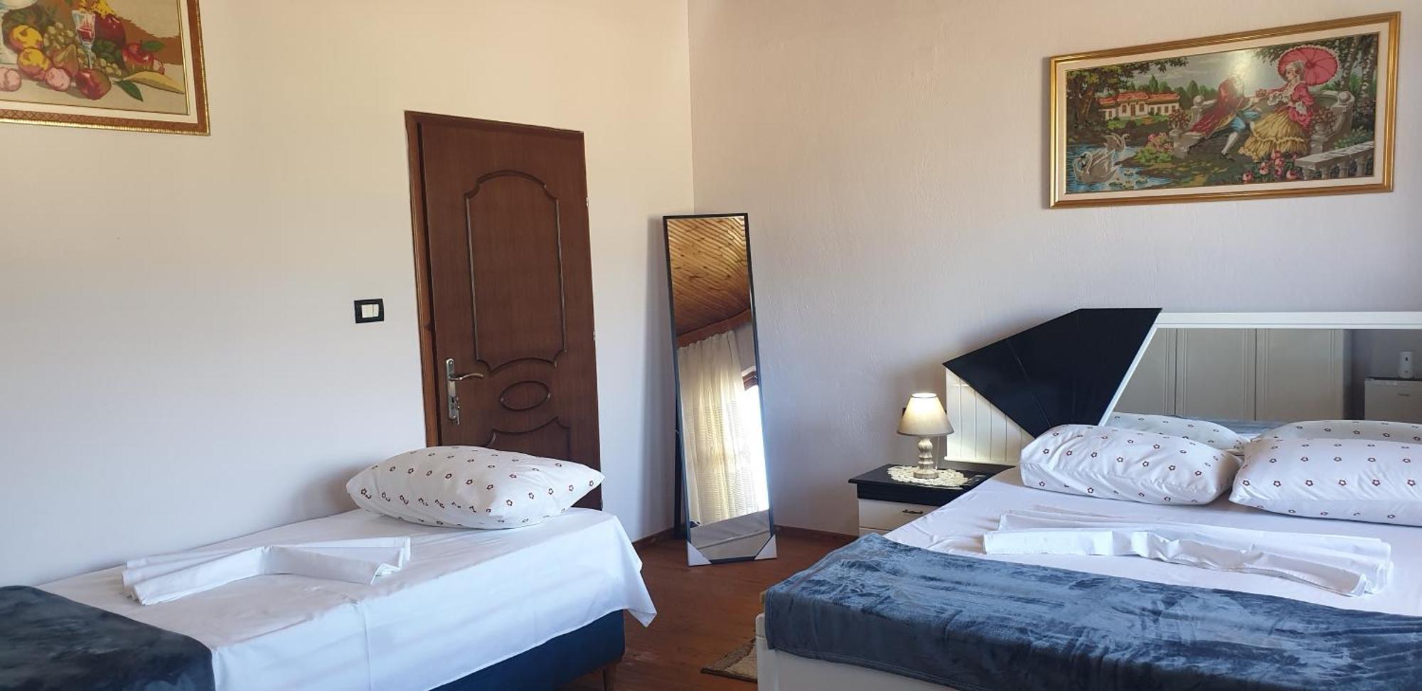 Shena Guest House จีโรคาสเตอร์ ภายนอก รูปภาพ