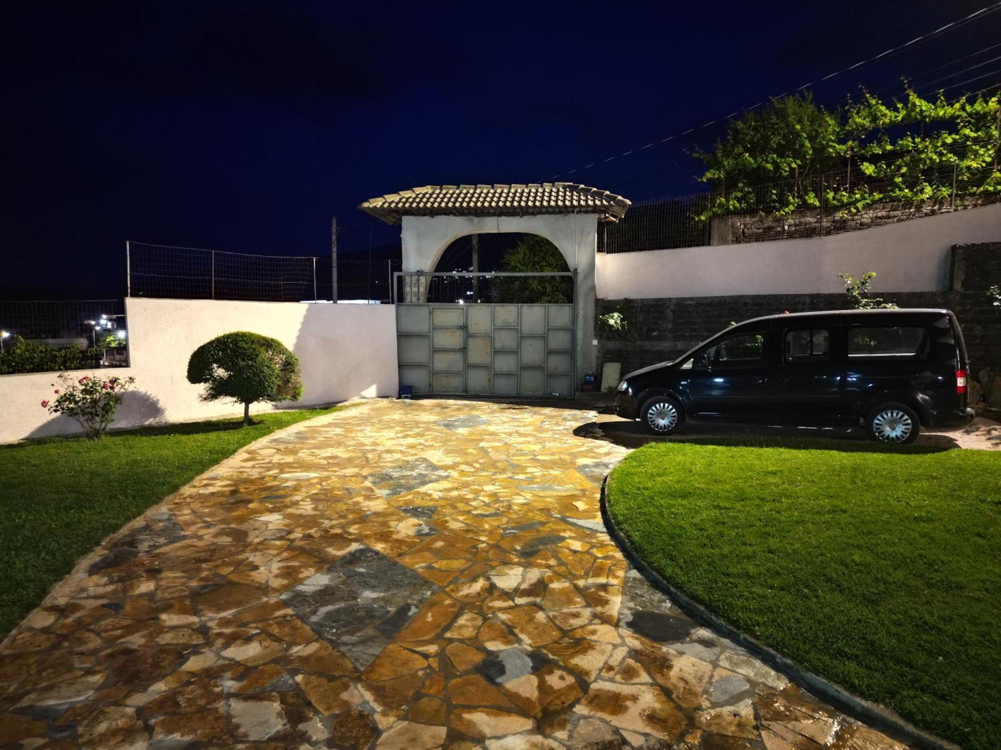 Shena Guest House จีโรคาสเตอร์ ภายนอก รูปภาพ