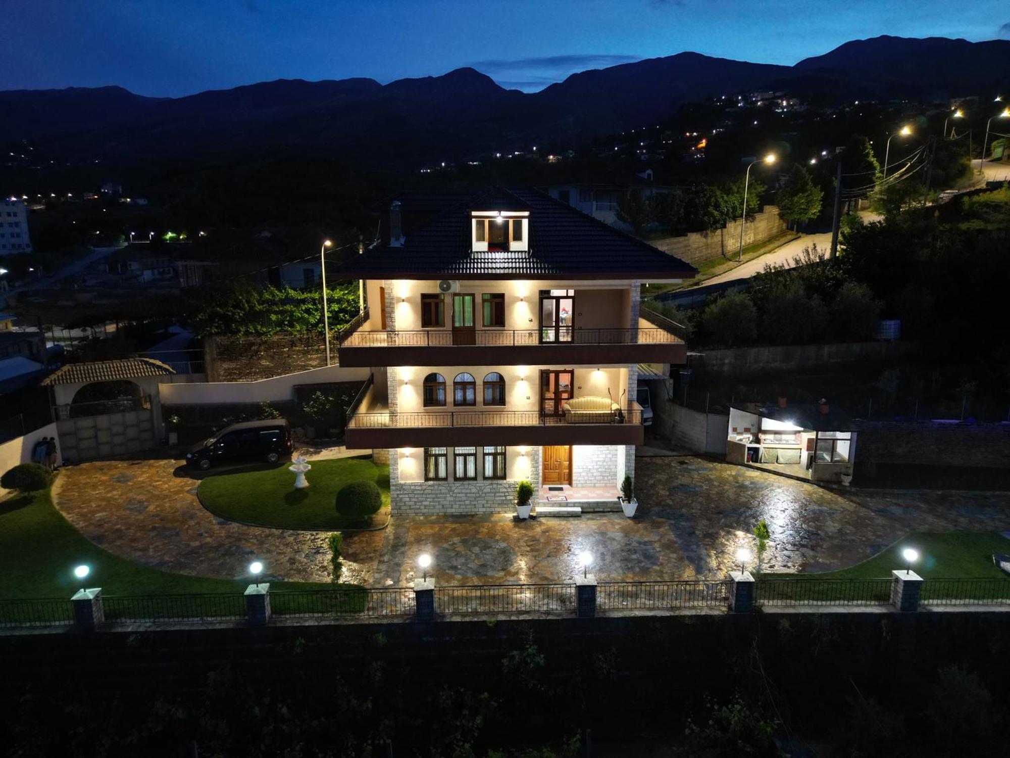 Shena Guest House จีโรคาสเตอร์ ภายนอก รูปภาพ