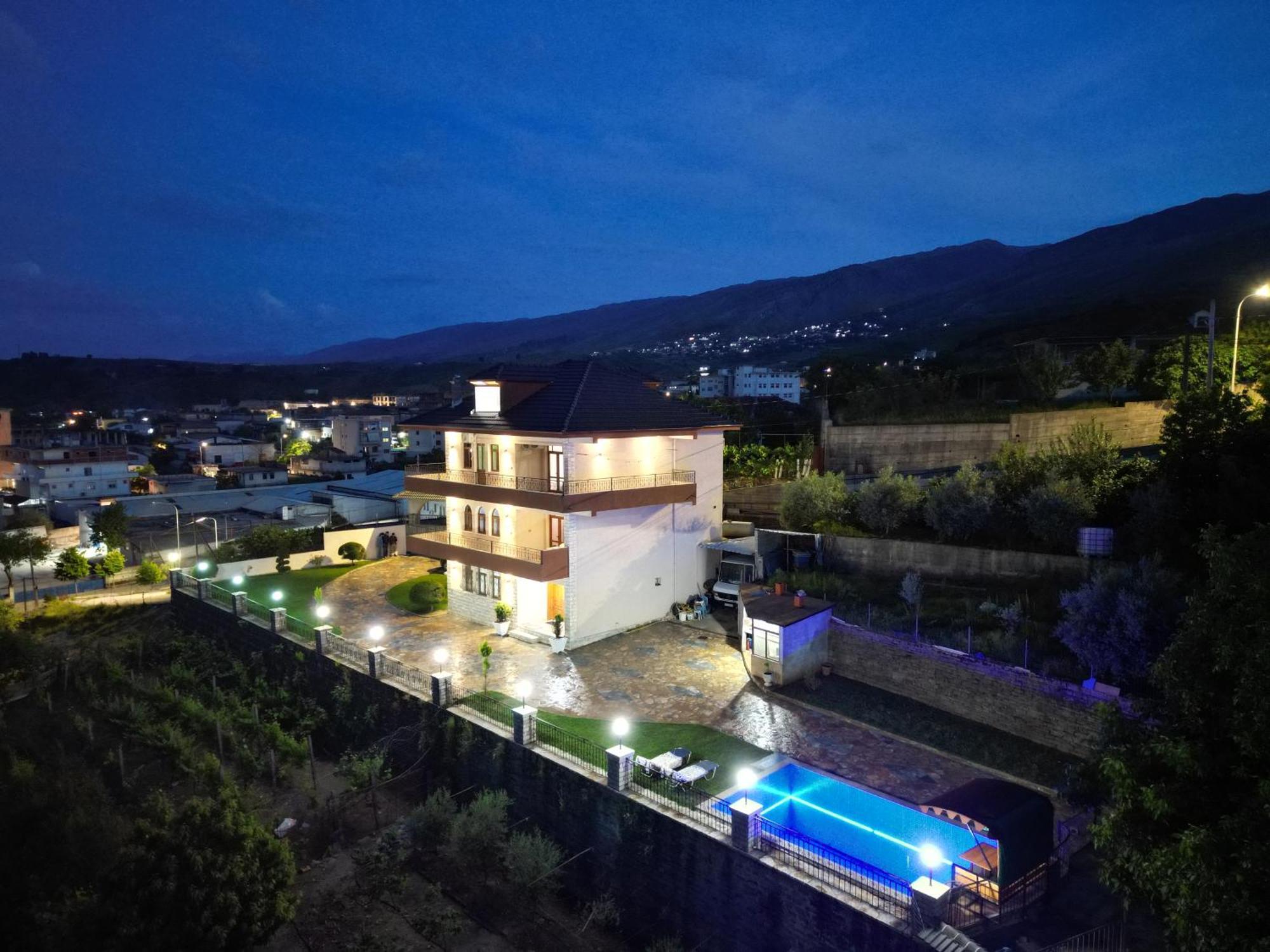 Shena Guest House จีโรคาสเตอร์ ภายนอก รูปภาพ