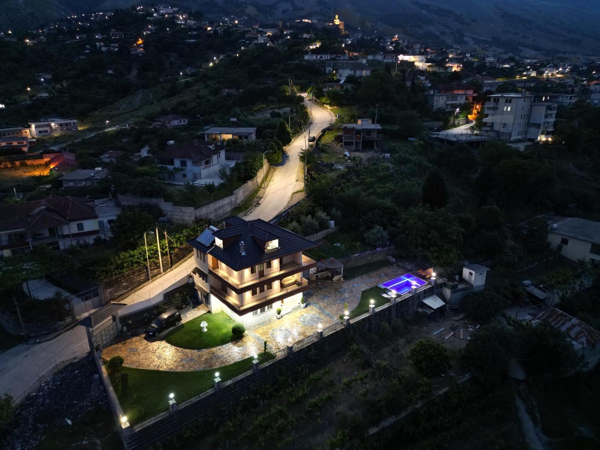Shena Guest House จีโรคาสเตอร์ ภายนอก รูปภาพ