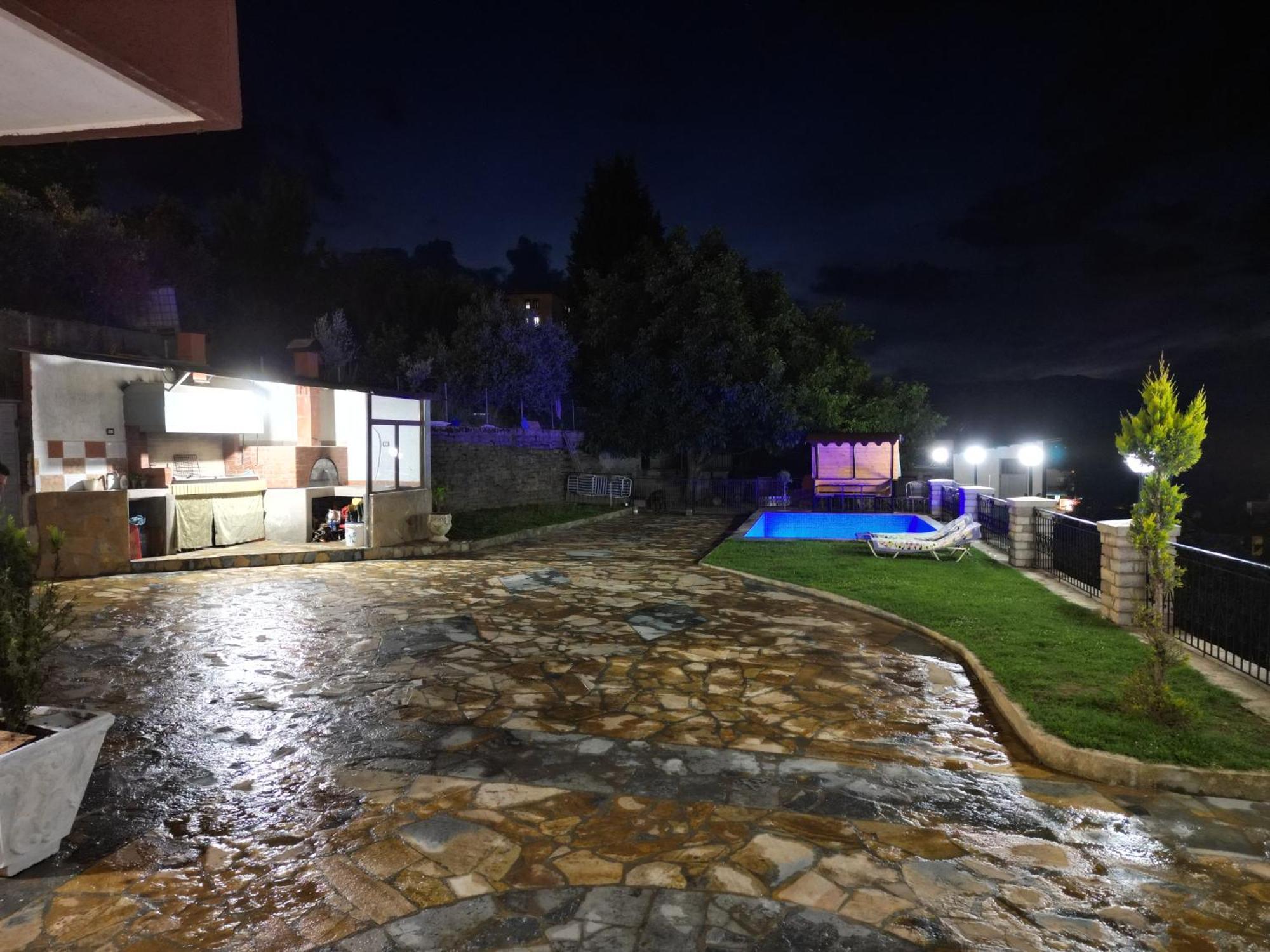 Shena Guest House จีโรคาสเตอร์ ภายนอก รูปภาพ